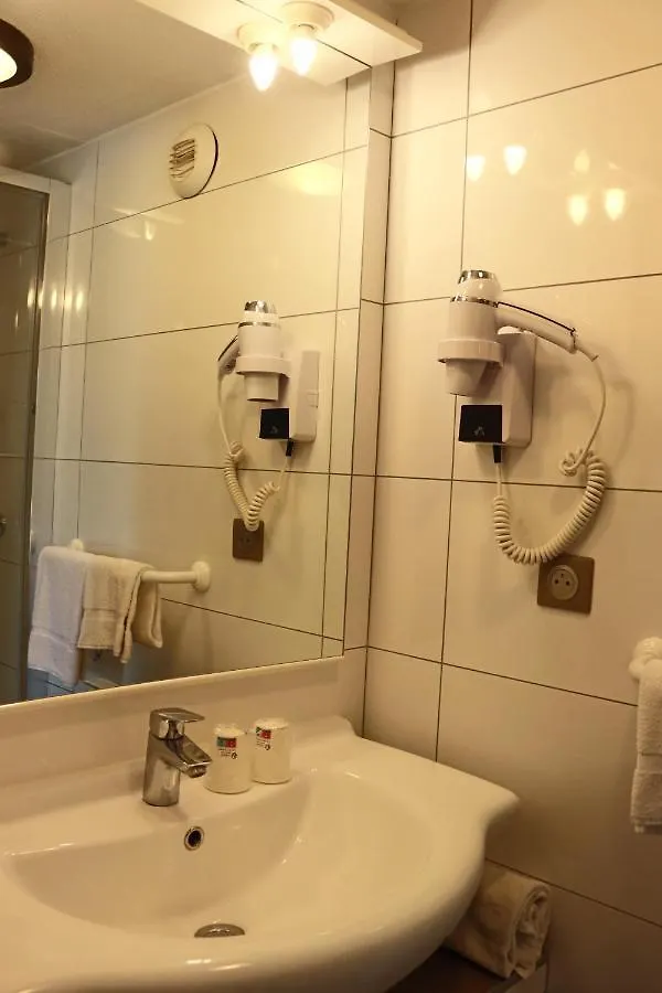 Lémand Hotel Villefontaine 2*,