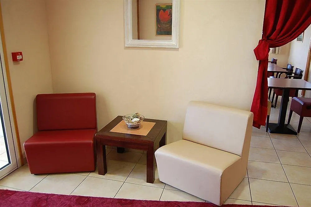 Hotel Lemand Lyon Est - Villefontaine 2*,  France