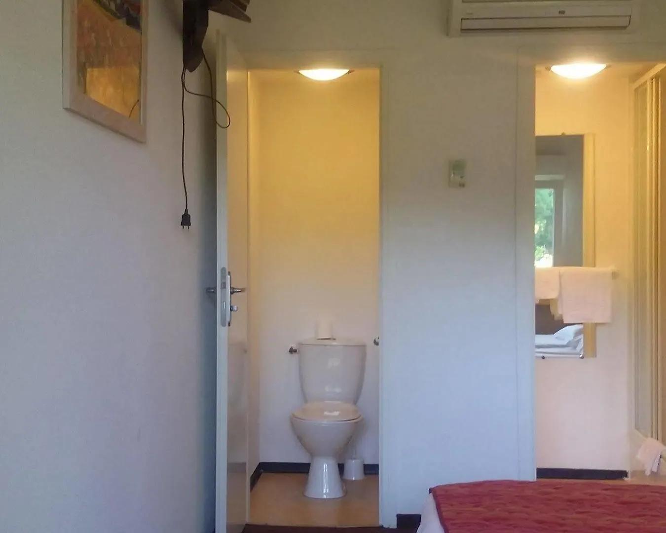 Hotel Lemand Lyon Est - Villefontaine 2*,  France